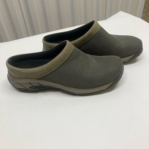 Merrell Encore slip on loafers olive green size 6